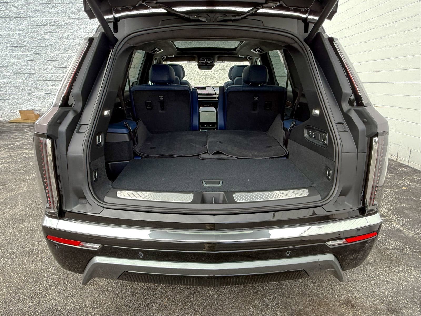 New 2026 Cadillac Vistiq Premium Luxury w/ LPO, Floor Liner Package image 47