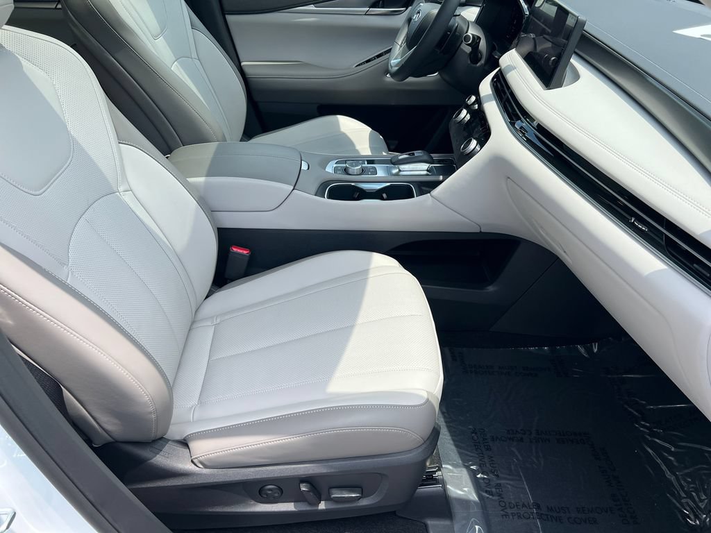 Certified 2026 INFINITI QX60 Luxe w/ Cargo Package AWD/4WD image 13