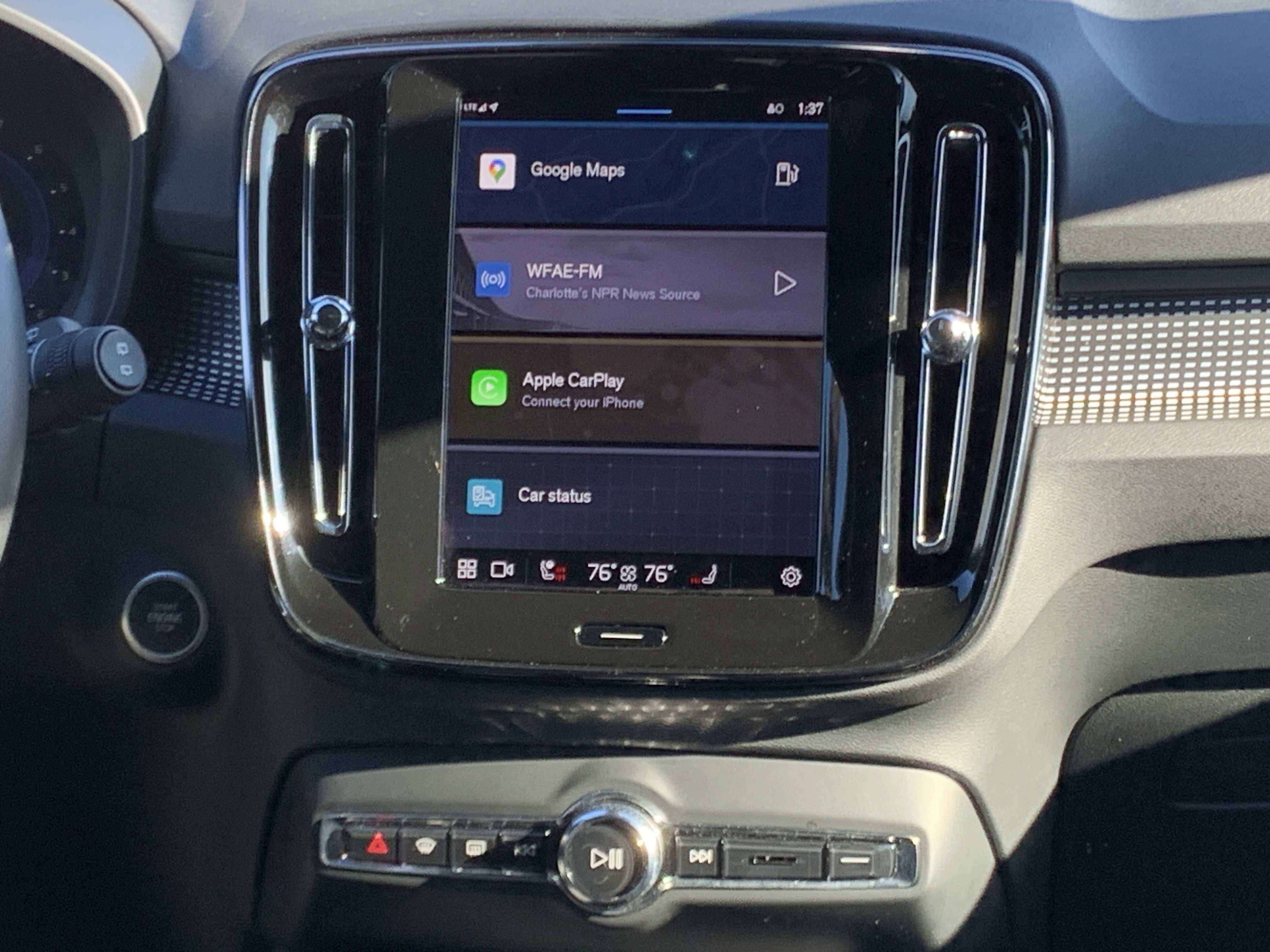 Used 2025 Volvo XC40 B5 Plus image 31