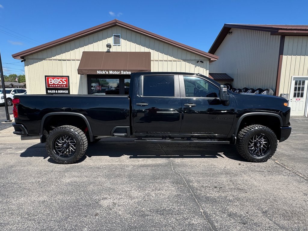 Used 2024 Chevrolet Silverado 2500 Custom w/ Custom Value Package image 2