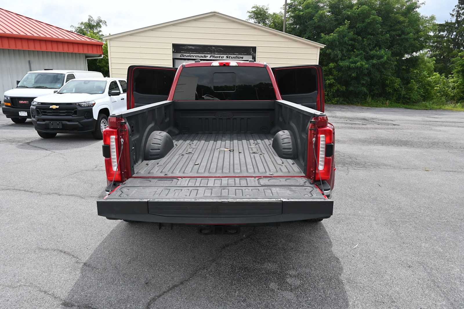 Used 2025 Ford F350 Lariat w/ Lariat Ultimate Package AWD/4WD image 36