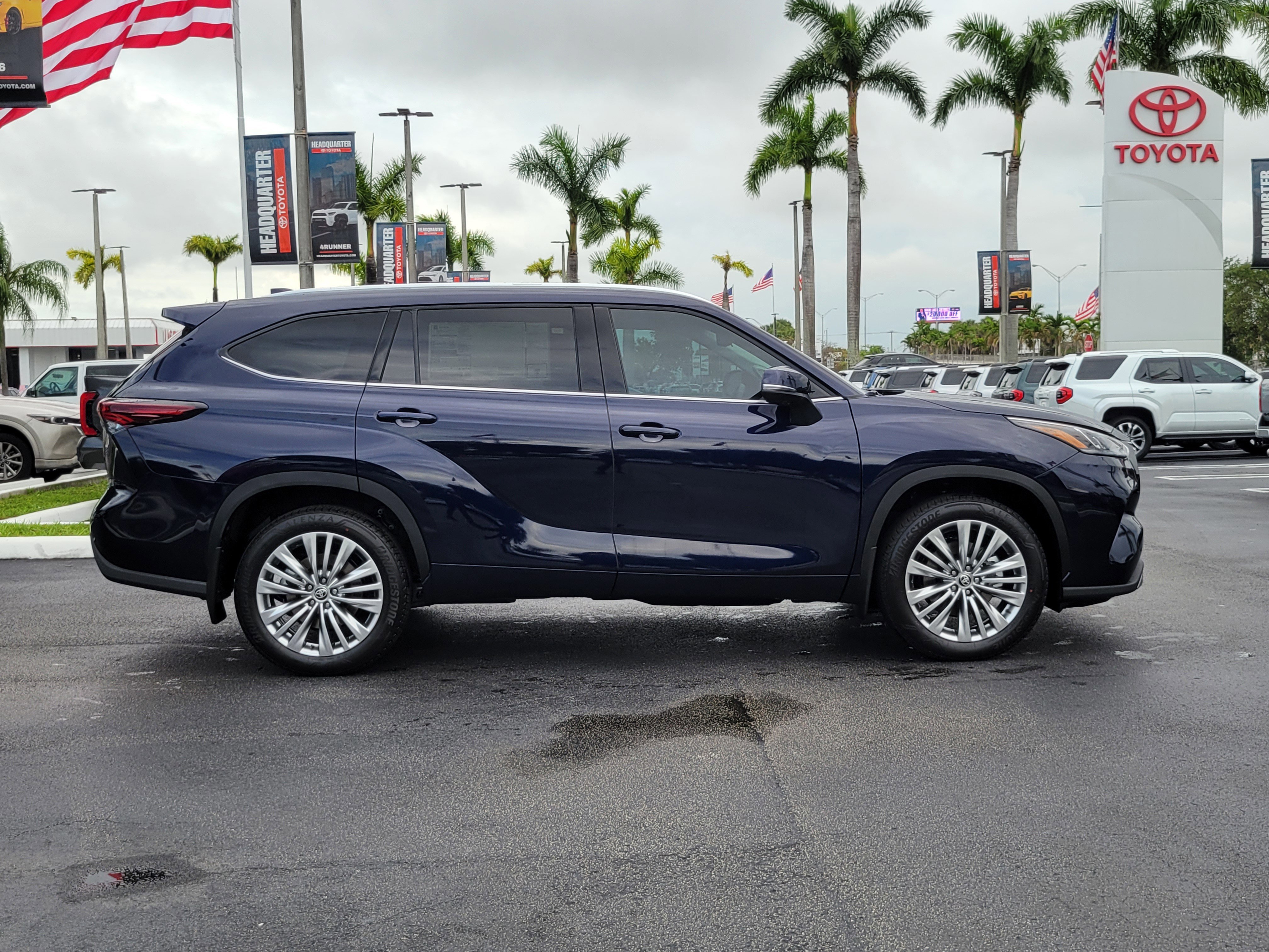 New 2026 Toyota Highlander Platinum AWD/4WD image 13