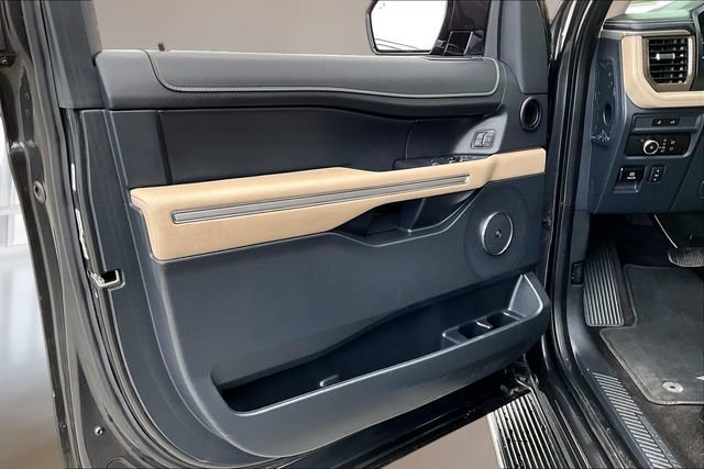 Used 2022 Ford Expedition Limited AWD/4WD image 17