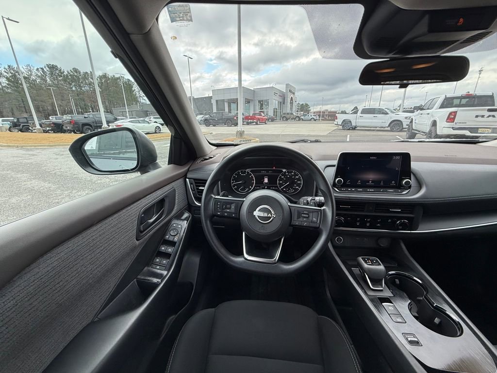 Used 2023 Nissan Rogue S image 13