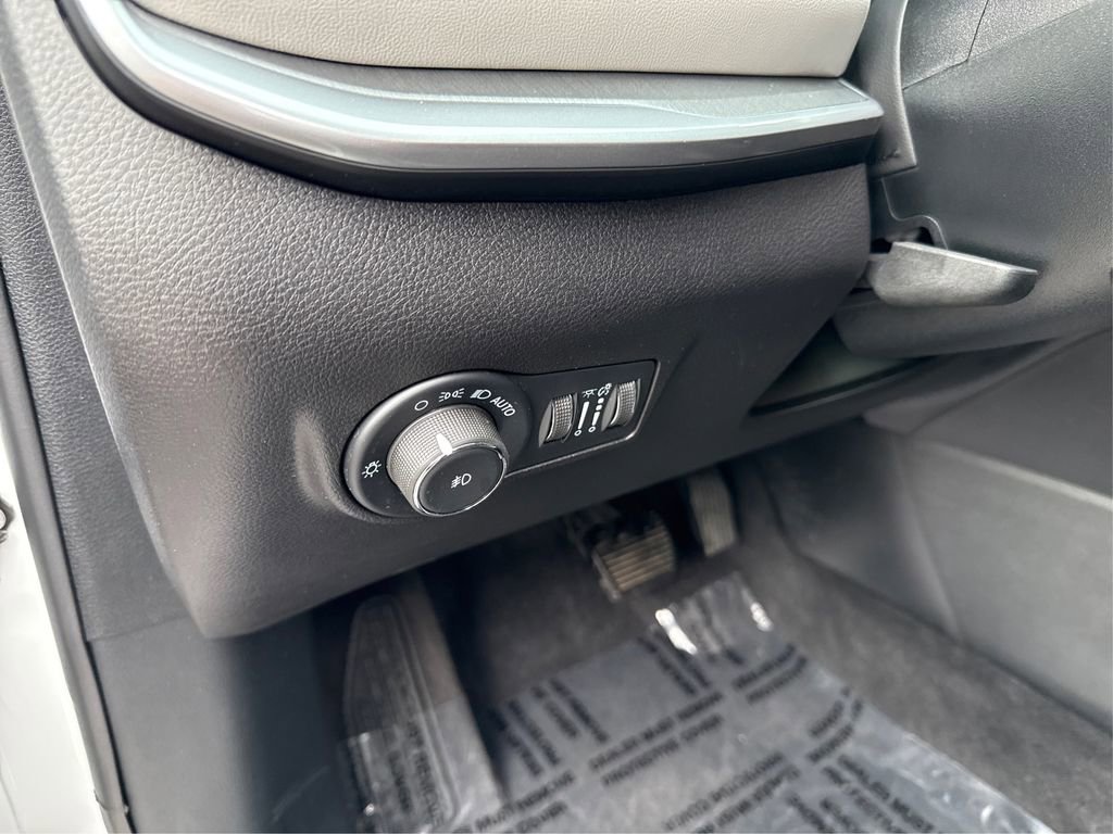 Used 2025 Jeep Compass Limited image 34