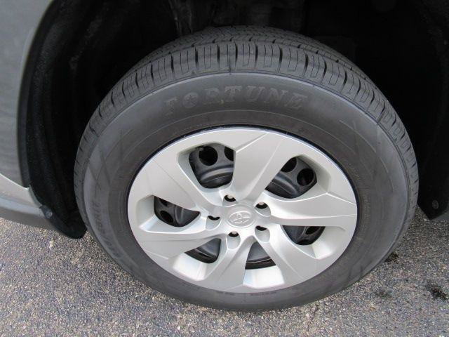 Used 2021 Toyota RAV4 LE AWD/4WD image 11