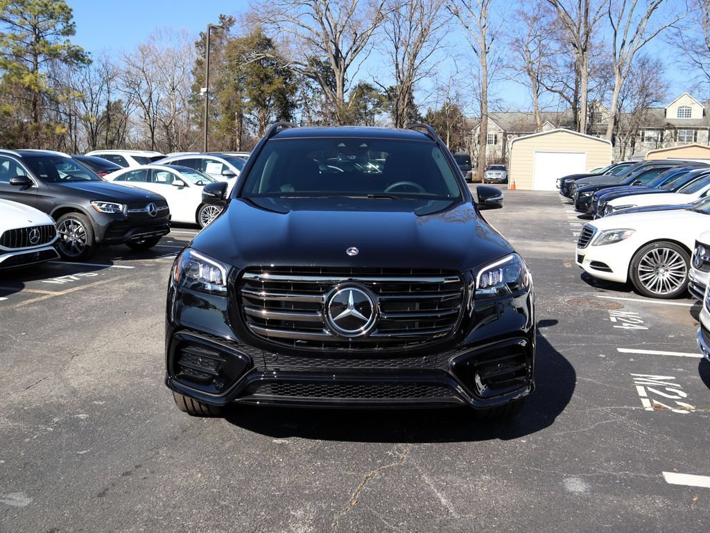 Used 2025 Mercedes-Benz GLS 580 4MATIC image 4