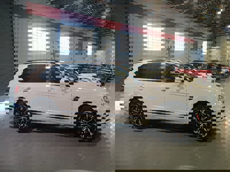 Used 2019 Bentley Bentayga image 6