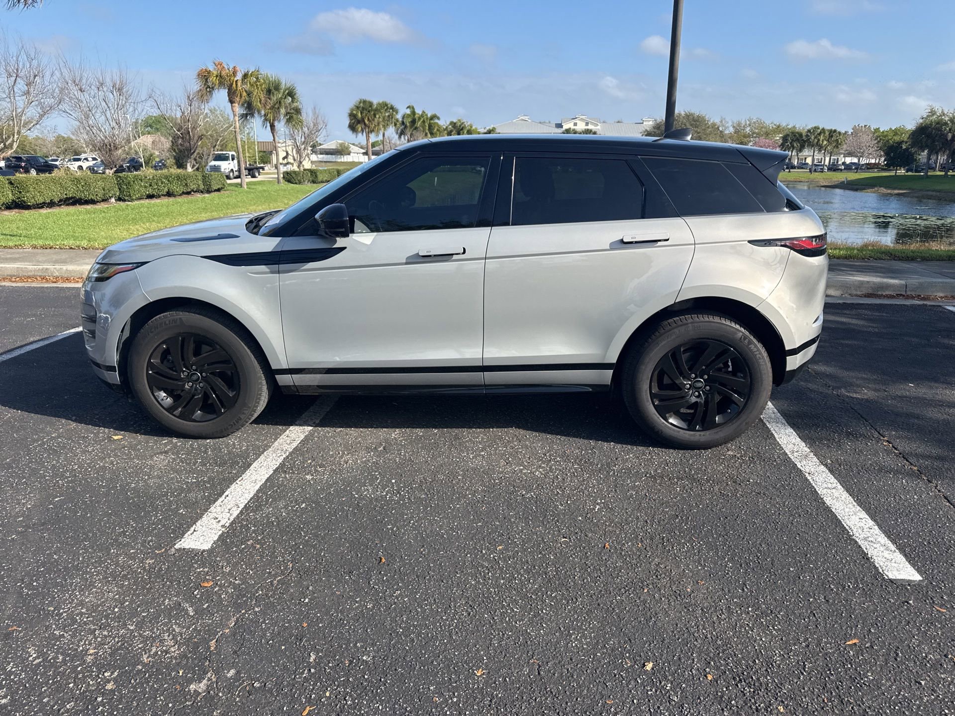 Used 2023 Land Rover Range Rover Evoque R-Dynamic S image 12