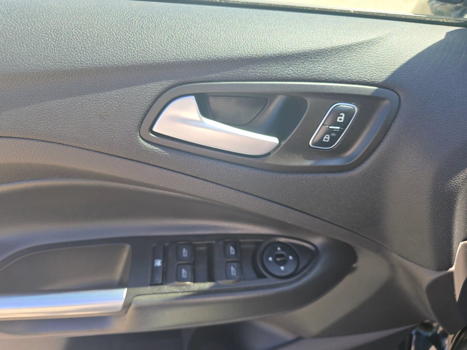 Used 2018 Ford Escape SEL FWD image 18