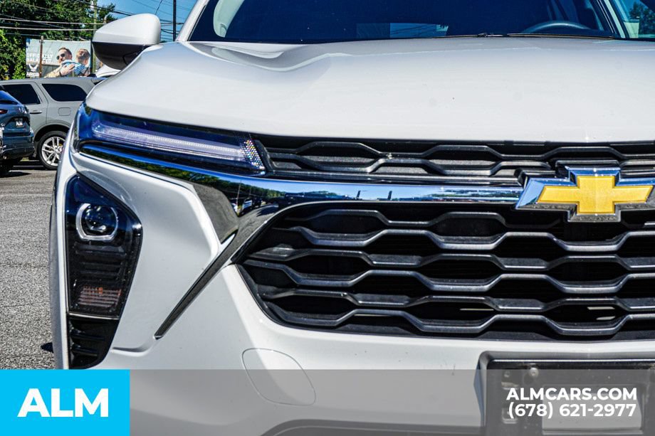 Used 2025 Chevrolet Trax LT FWD image 11