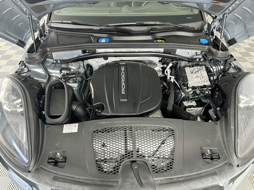 Used 2020 Porsche Macan AWD/4WD image 31