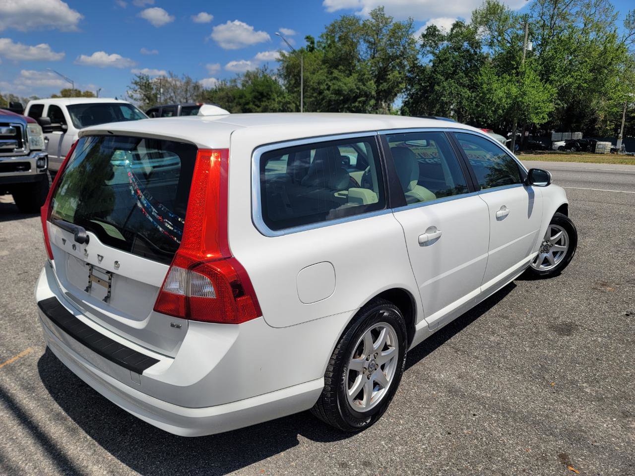 Used 2008 Volvo V70 image 8