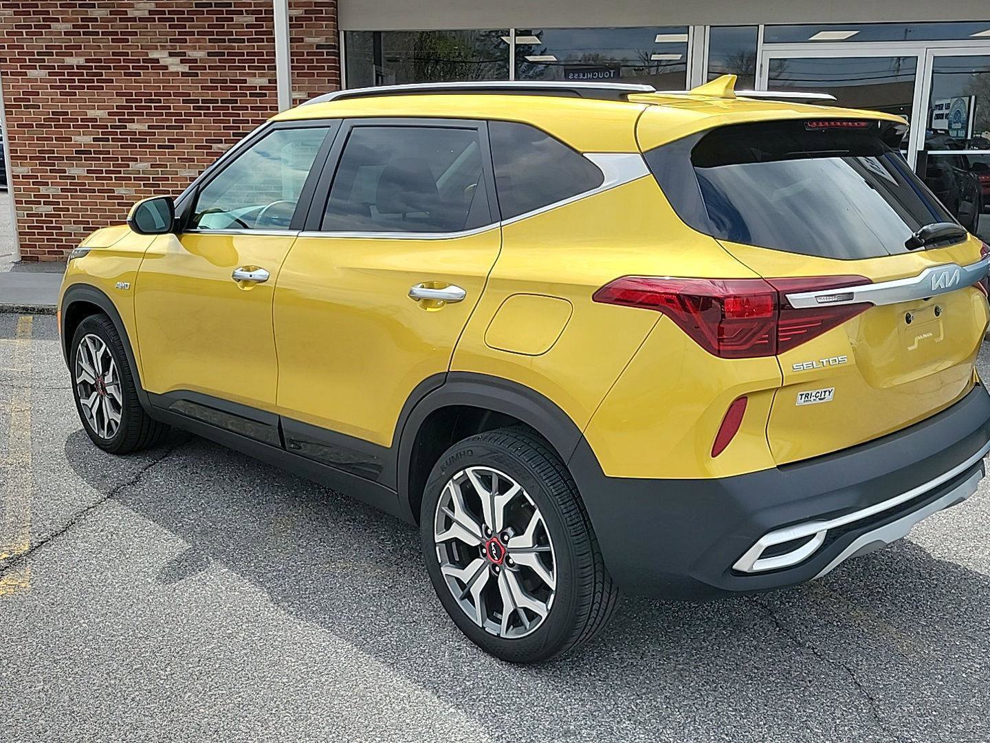 Used 2023 Kia Seltos SX w/ SX Sunroof Package image 3