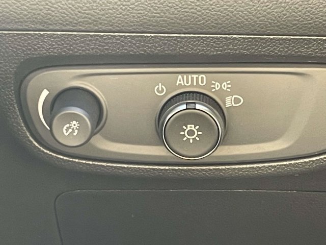 Used 2025 Buick Encore GX Preferred w/ Comfort Package FWD image 18