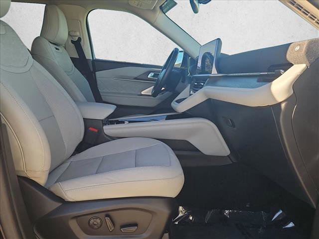 Used 2025 Ford Explorer Platinum w/ LUX Leather Package image 23