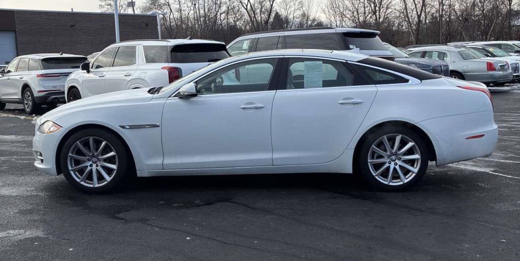 Used 2013 Jaguar XJ RWD image 2