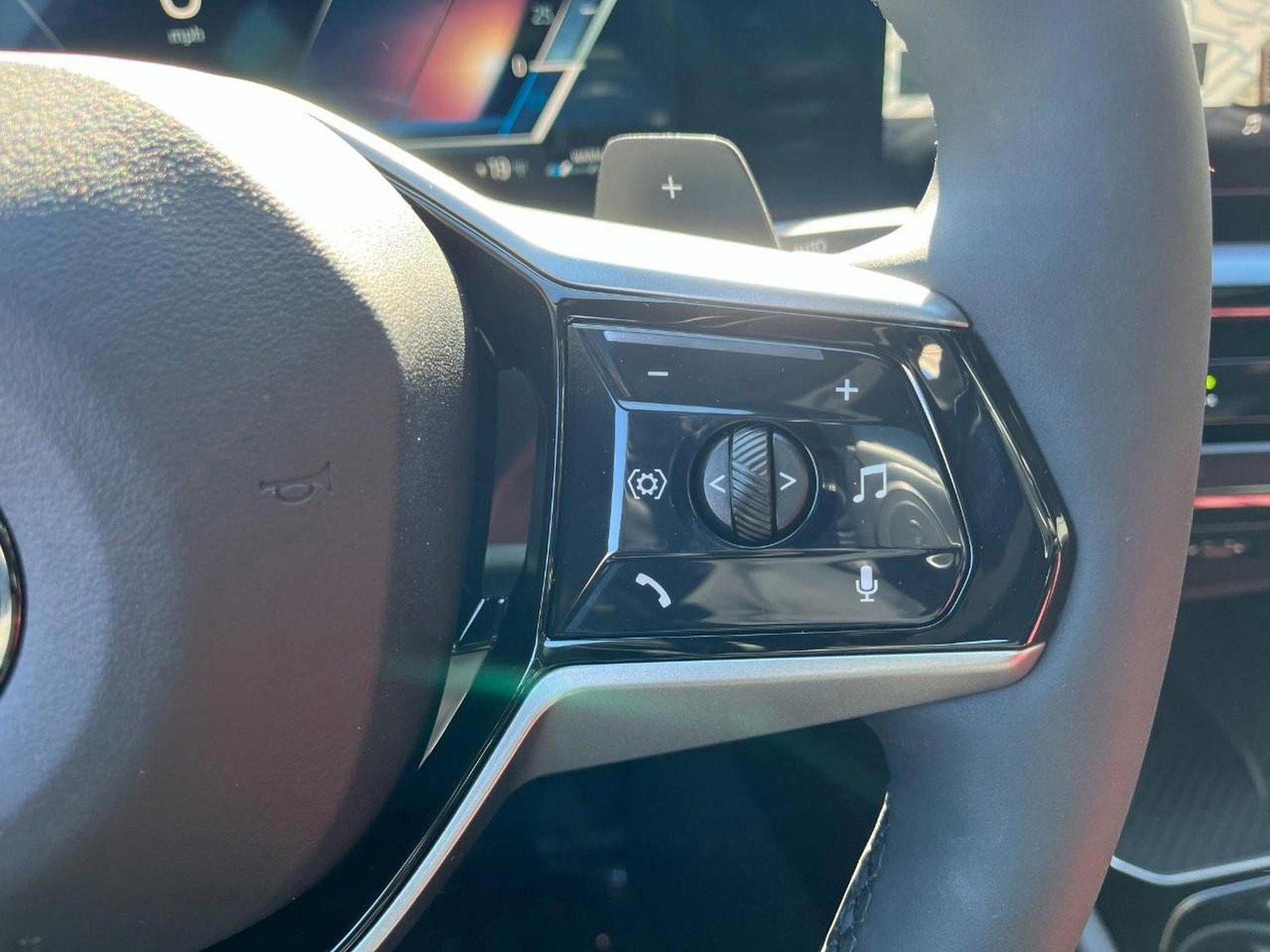 Certified 2025 BMW 530i xDrive w/ Premium Package image 18