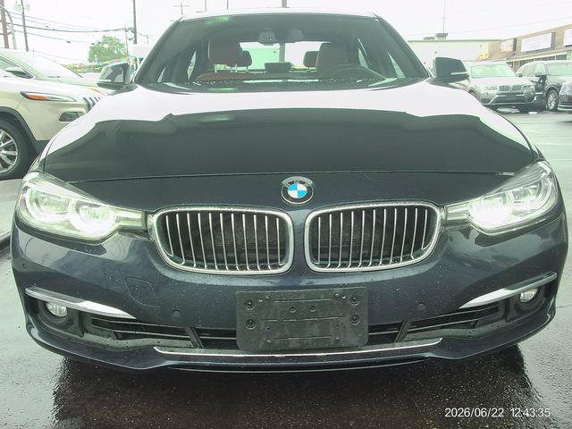 Used 2017 BMW 330i xDrive Sedan AWD/4WD image 2