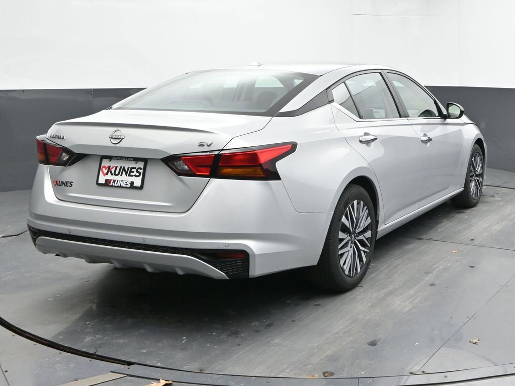 Used 2024 Nissan Altima 2.5 SV FWD image 10