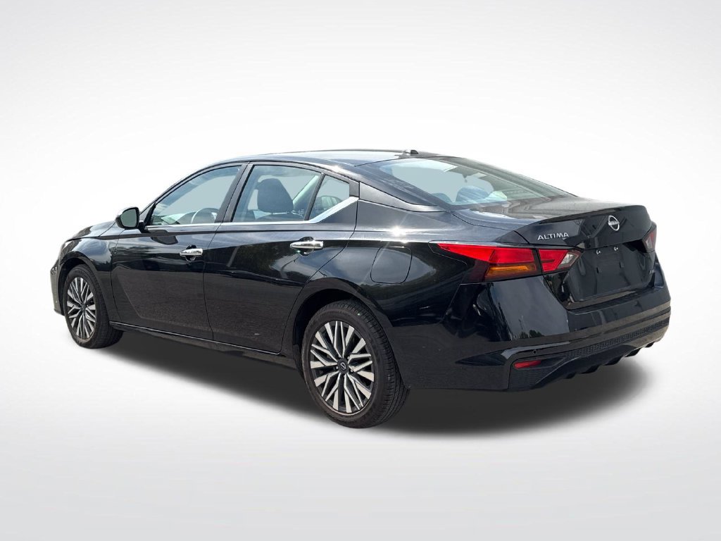 Used 2025 Nissan Altima 2.5 SV AWD/4WD image 3