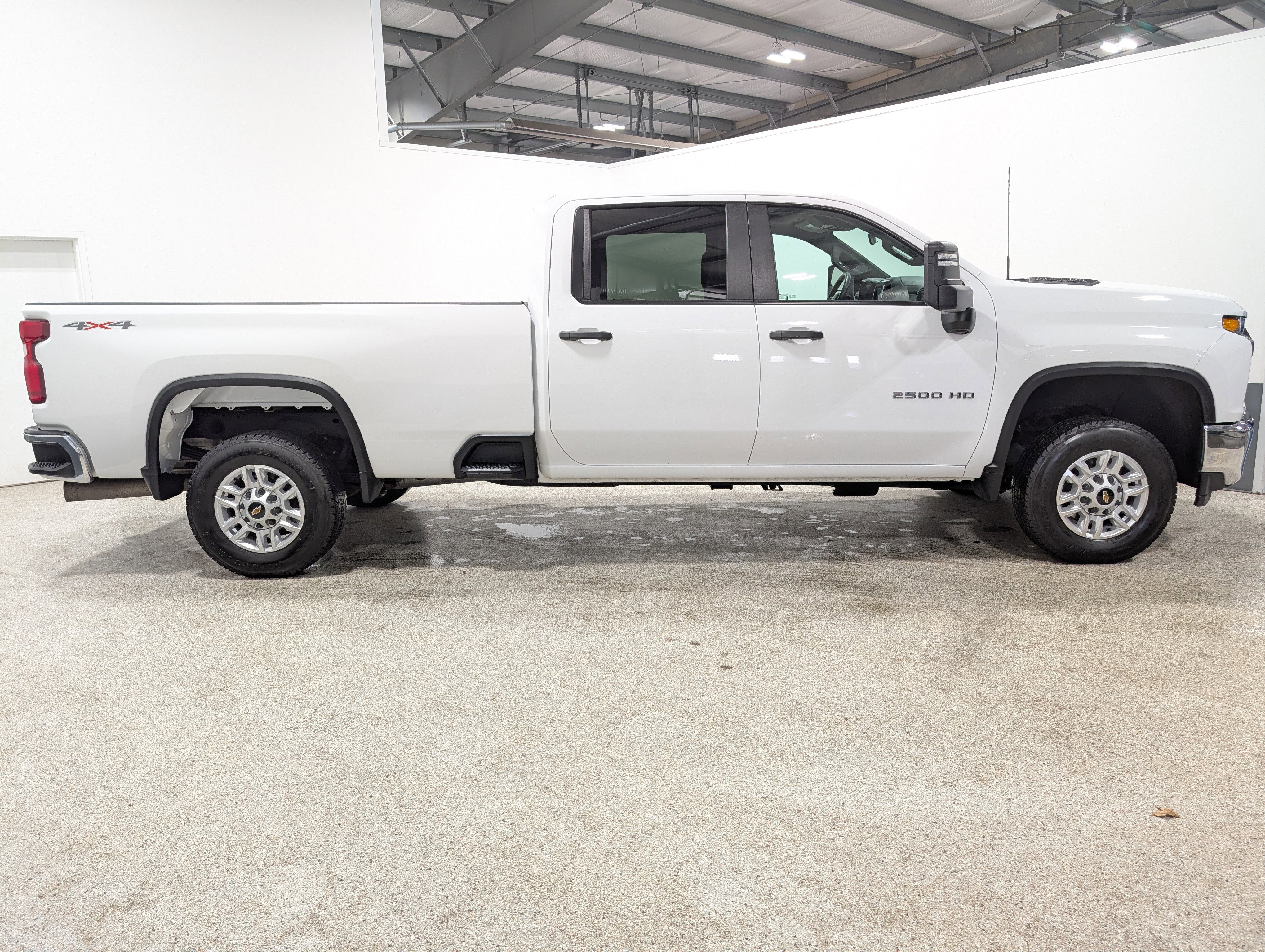 Used 2023 Chevrolet Silverado 2500 W/T image 2