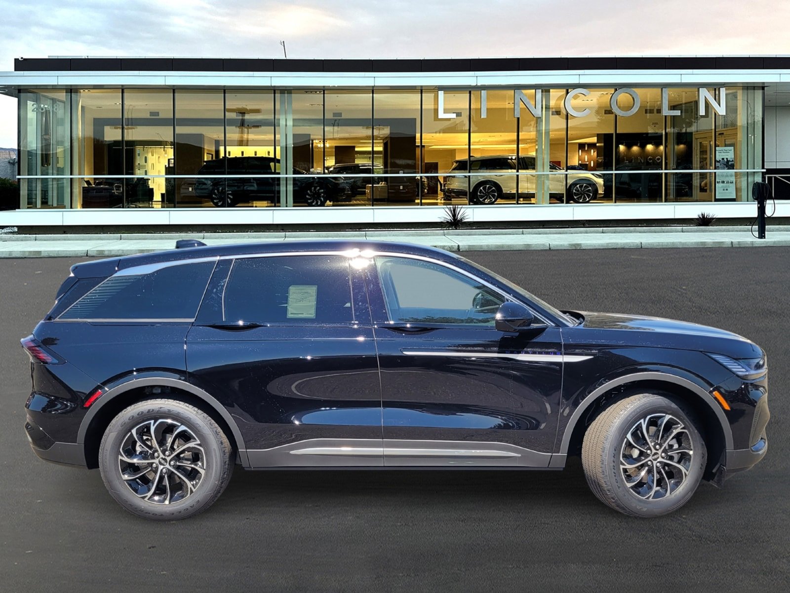 New 2025 Lincoln Nautilus Premier image 3