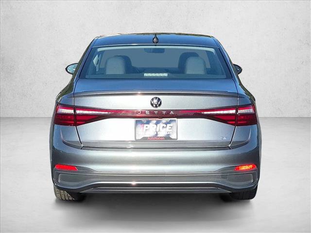 Used 2025 Volkswagen Jetta SE FWD image 7