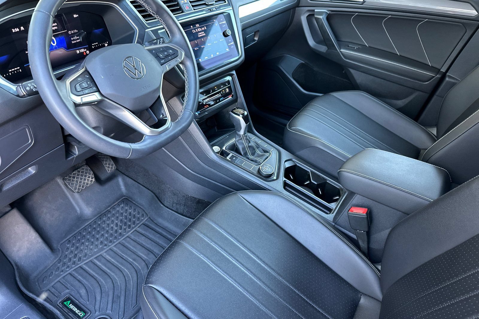 Used 2024 Volkswagen Tiguan SE AWD/4WD image 9