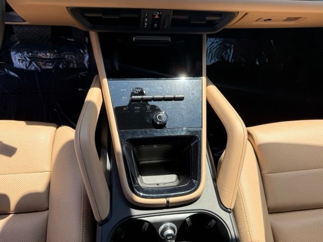 Used 2025 Porsche Cayenne AWD/4WD image 17