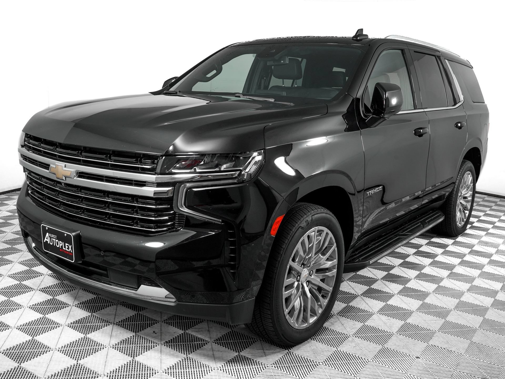 Used 2023 Chevrolet Tahoe LT w/ Luxury Package AWD/4WD image 7