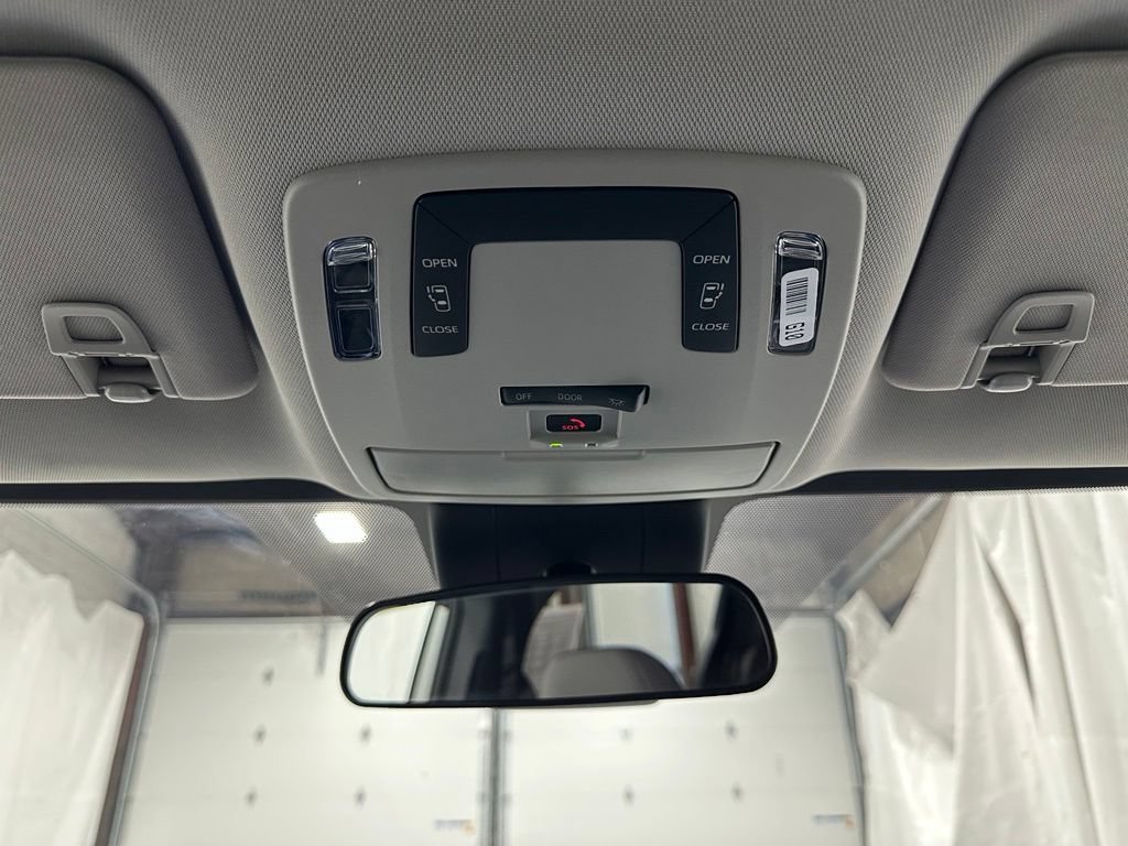 Used 2025 Toyota Sienna LE FWD image 37