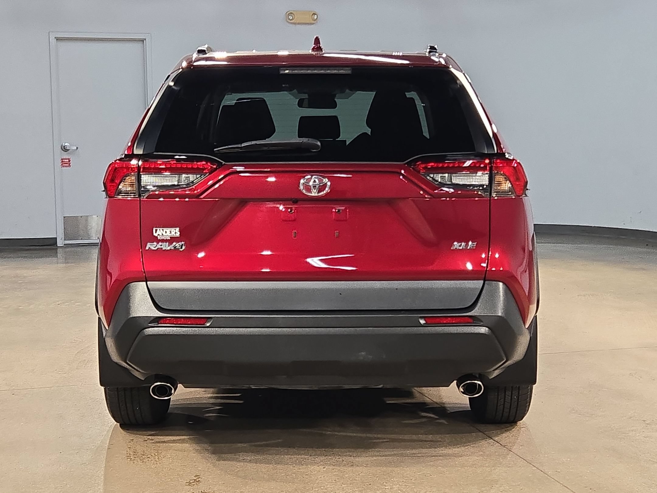 Used 2020 Toyota RAV4 XLE w/ Convenience Package FWD image 6