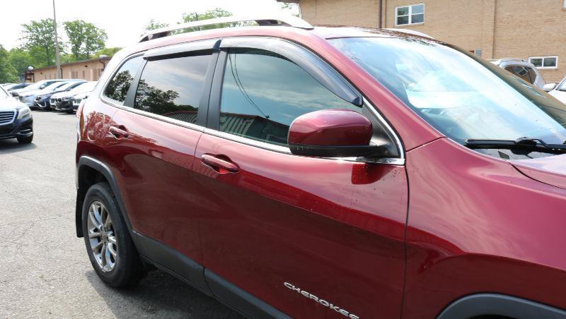 Used 2019 Jeep Cherokee Latitude Plus w/ Cold Weather Group AWD/4WD image 3