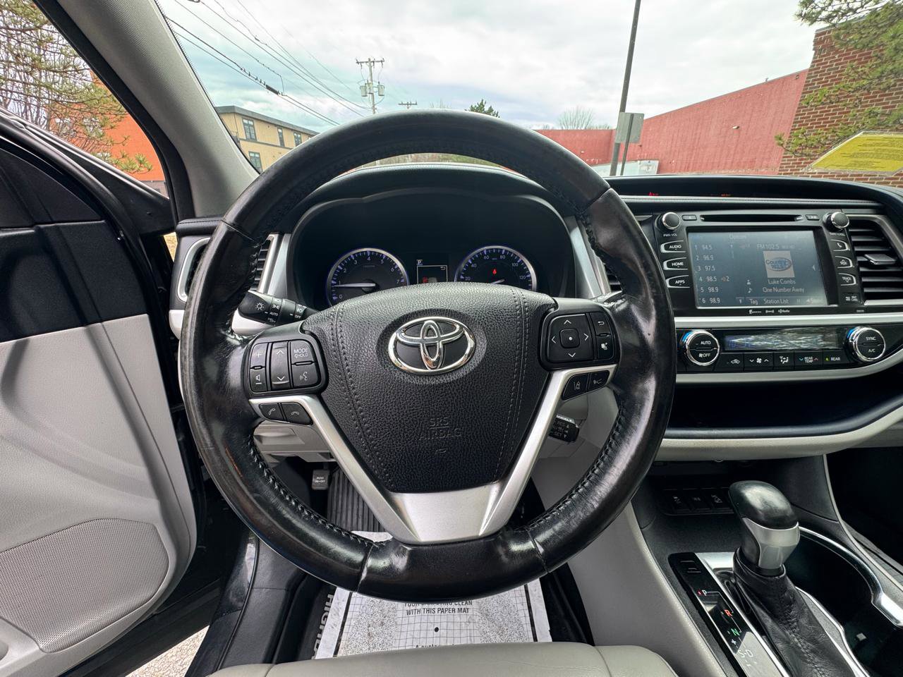 Used 2018 Toyota Highlander XLE image 18