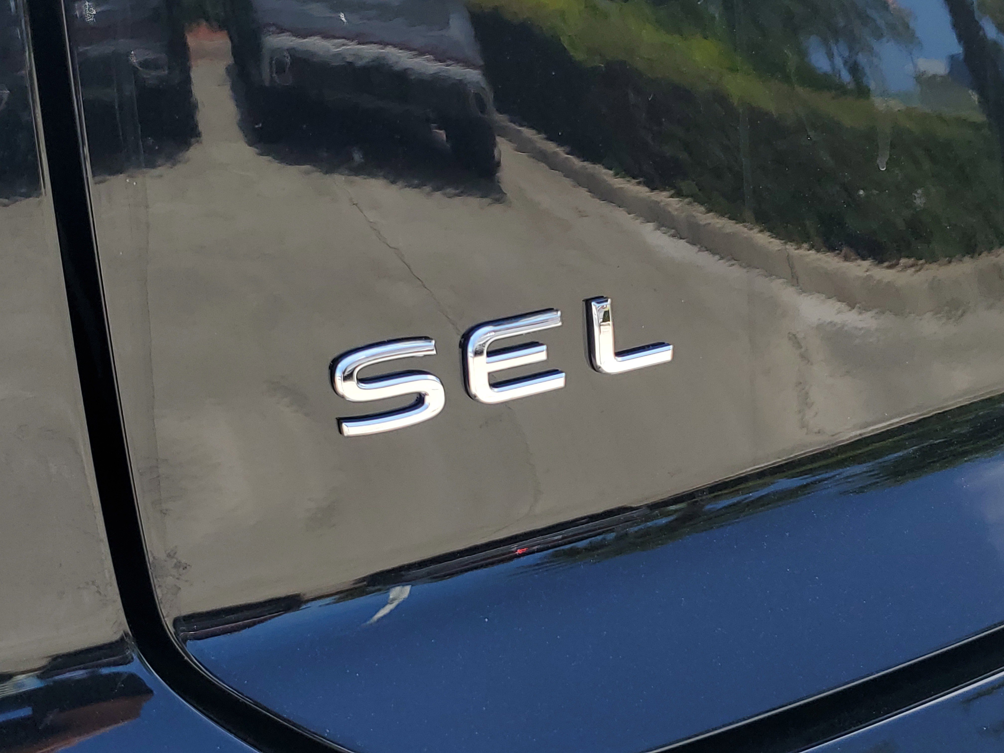 New 2025 Volkswagen Atlas Cross Sport SEL Premium R-Line image 8