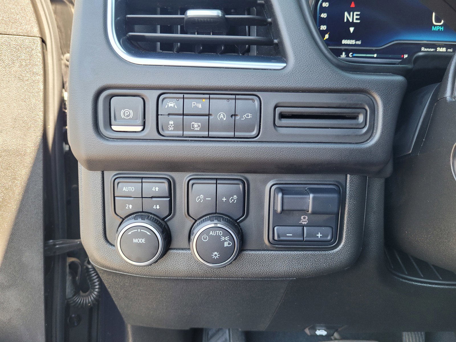 Used 2022 Chevrolet Tahoe RST w/ Luxury Package image 24