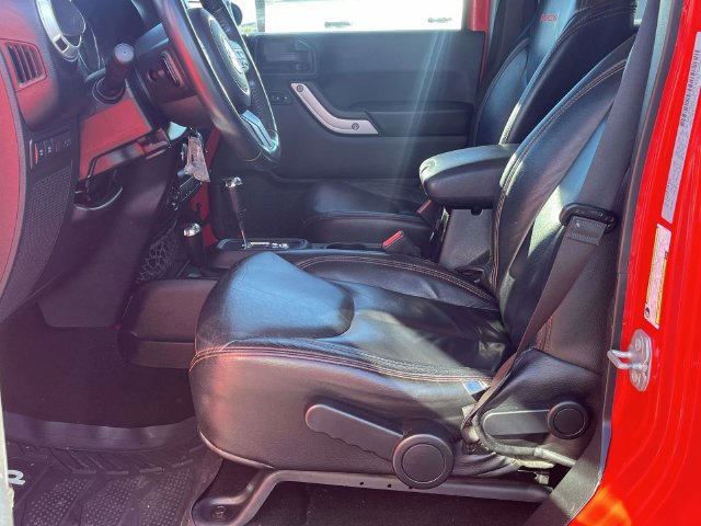 Used 2017 Jeep Wrangler Unlimited Rubicon w/ Connectivity Group AWD/4WD image 13