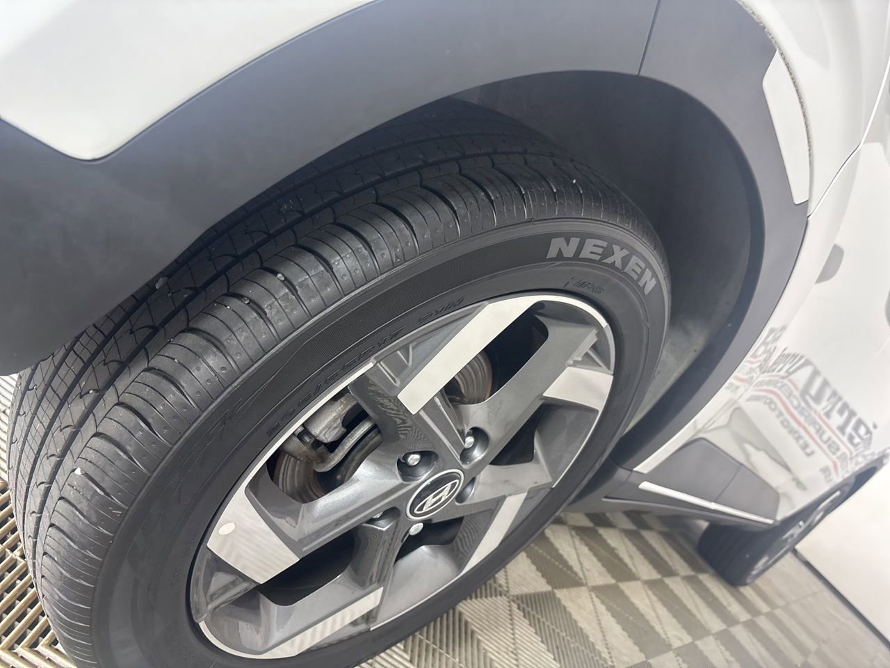 Used 2025 Hyundai Venue Limited image 31