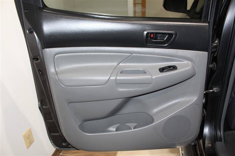 Used 2013 Toyota Tacoma 4x4 Double Cab w/ Limited Pkg image 31