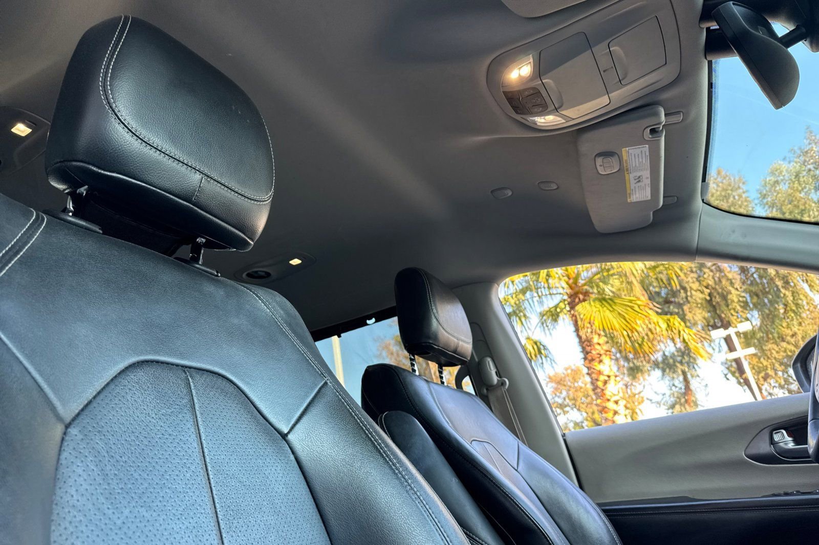 Used 2022 Chrysler Pacifica Touring-L image 20