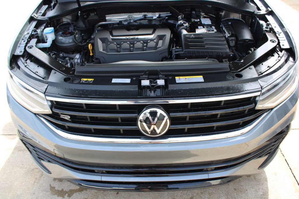 Certified 2024 Volkswagen Tiguan SE R-Line FWD image 30