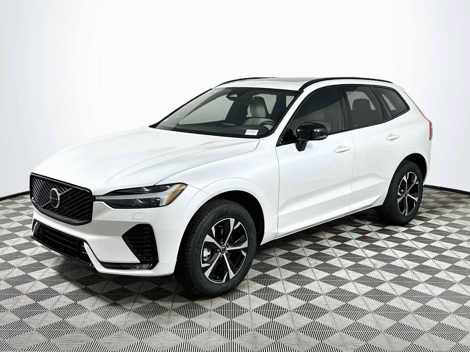 New 2026 Volvo XC60 B5 Core w/ Climate Package PRO AWD/4WD image 3