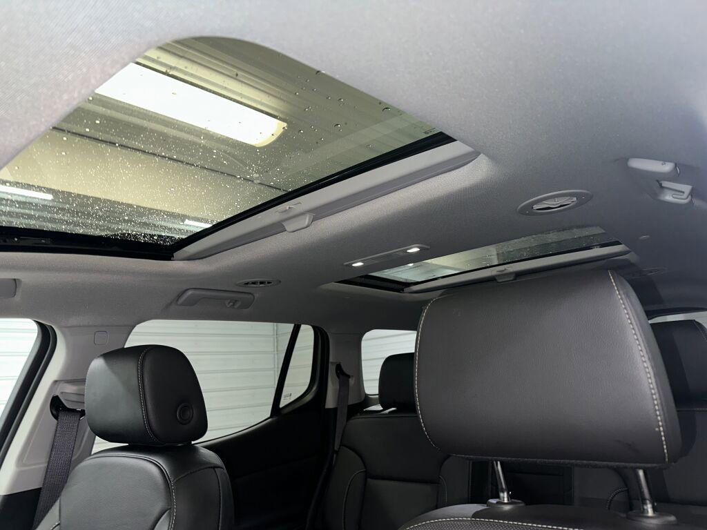 Certified 2023 GMC Acadia SLT w/ Preferred Package image 4