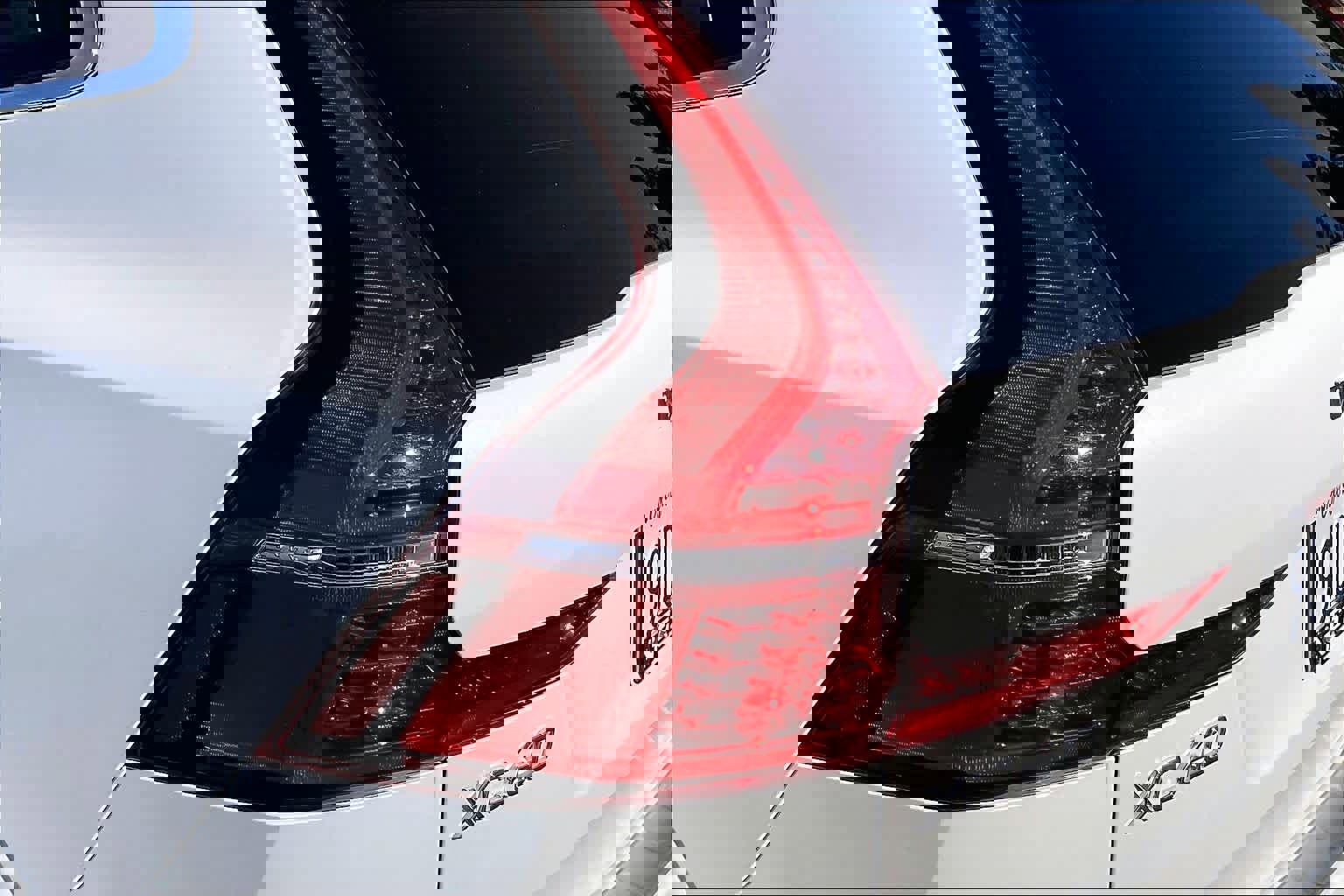 Used 2023 Volvo XC60 T8 Plus image 32