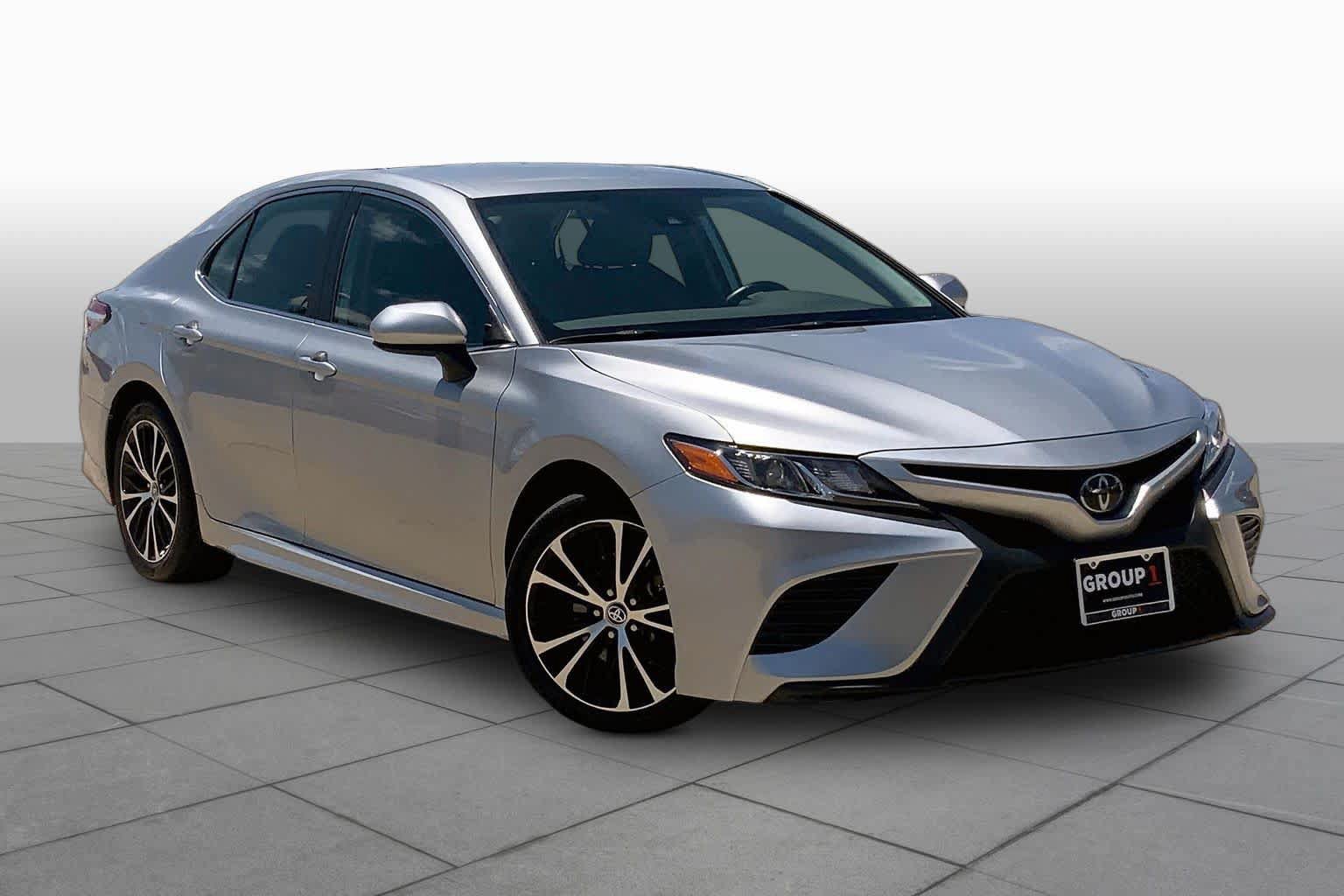 Used 2020 Toyota Camry SE FWD image 3