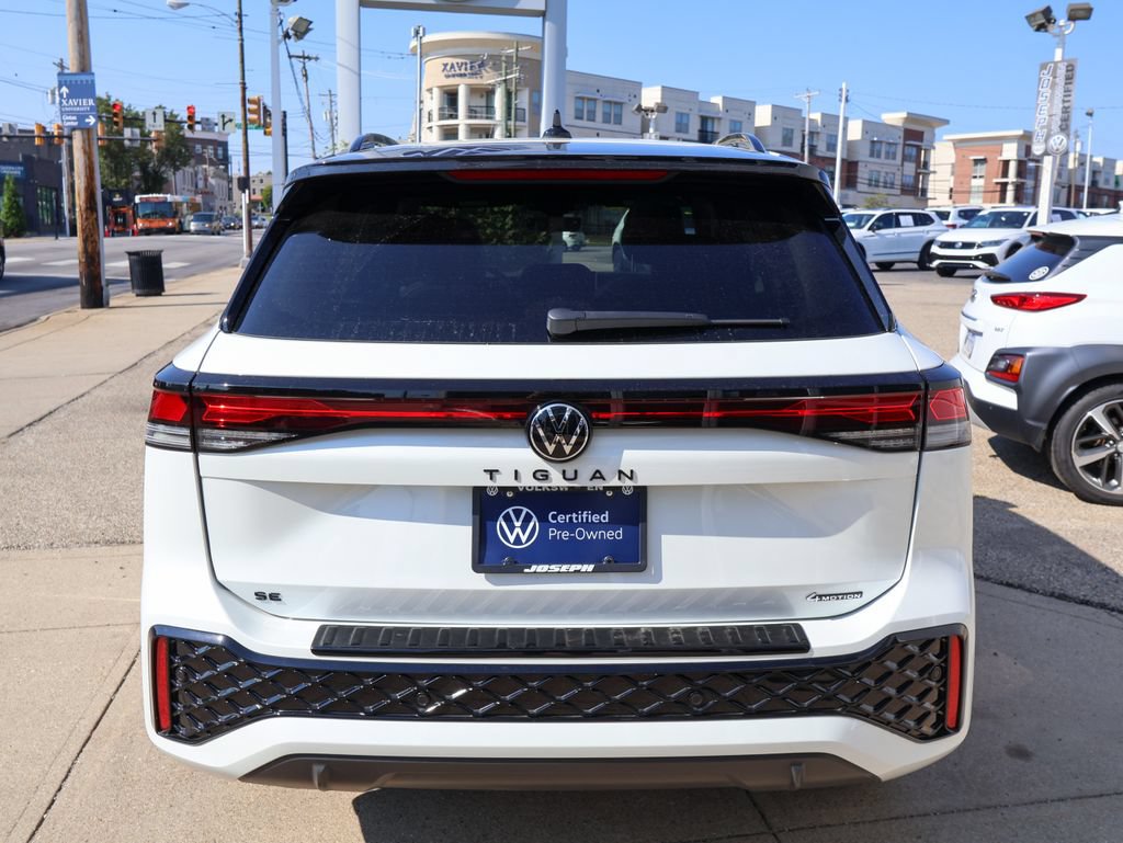 Used 2025 Volkswagen Tiguan SE R-Line AWD/4WD image 4