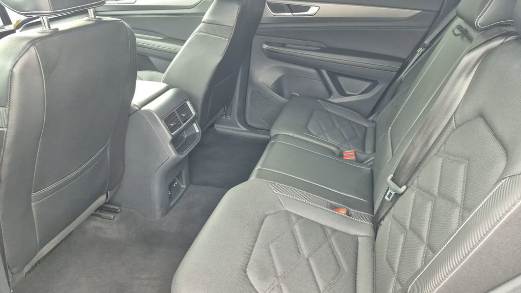 Used 2024 Volkswagen Atlas Cross Sport SE image 12