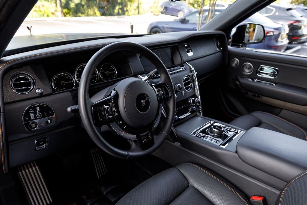 Used 2020 Rolls-Royce Cullinan AWD/4WD image 34