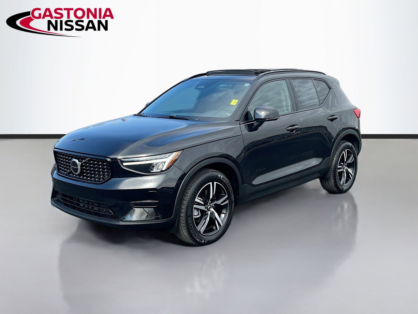 Used 2024 Volvo XC40 B5 Core video 3